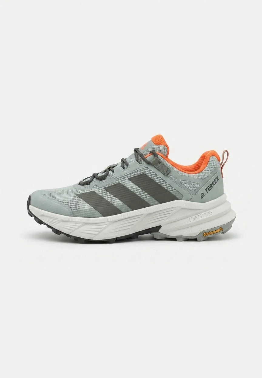 Adidas Terrex Freehiker SL GORE-TEX de couleur grise et orange.